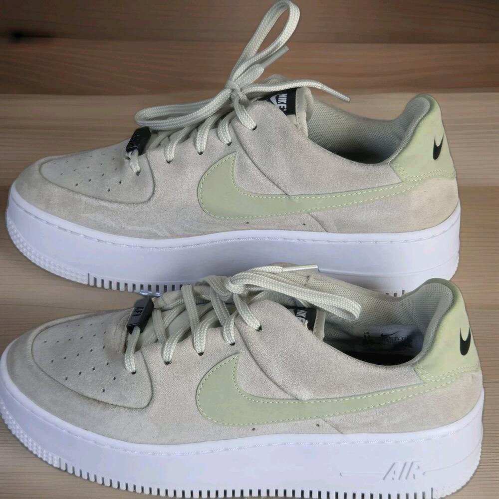 Nike Air Force 1 Low Sneaker Sage Celery Womens size 8.5